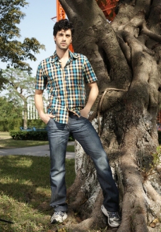 增致男模特 肌肉男 彪悍男人 牛仔裤 350dpi图片