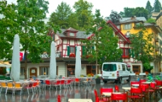 中國風瑞士琉森雨中的露天酒吧图片