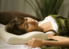 健康女人国外人物女人使用健康枕睡眠的国外女人睡觉安眠熟睡图片