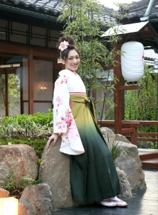 日本展示日本女人户外展示和服图片