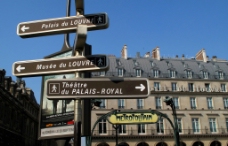 骑巴巴黎街上的建筑图片