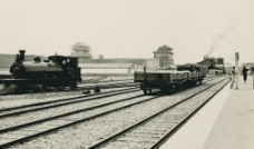 直通车清末京张铁路修通后的北京西直门火车站站内场景1908年图片