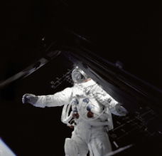 阿波罗号太空人登月图片
