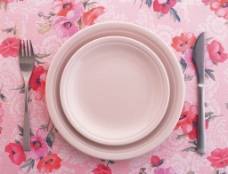 西式餐具粉红双叠盘图片