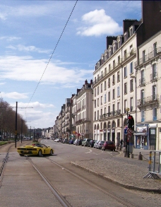 红跑车巴黎市郊的电车路图片